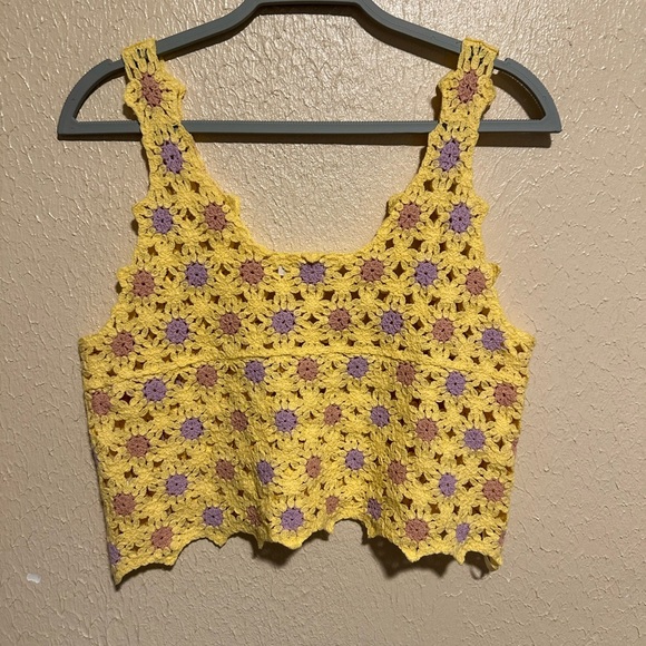 New In Crochet Cropped Top Floral‎ Size Small/Medium - Picture 2 of 5